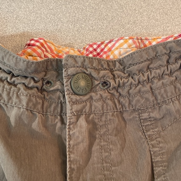 The North Face - active khaki capri pants. Size 8 - Picture 10 of 10